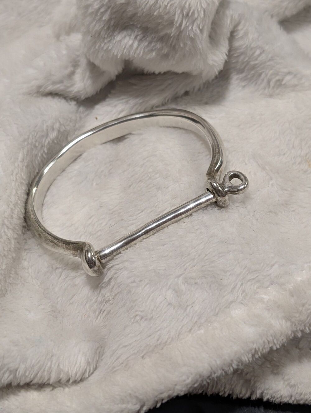 UNO de 50 Silver-toned Shackle Bangle Bracelet Heavy Cuff - Picture 6 of 8